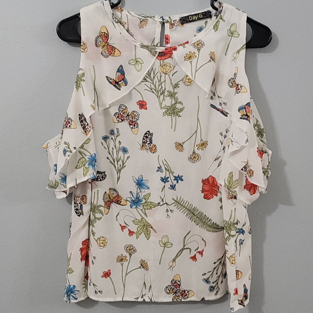 NWOT, Day G white blouse with butterflies & flower